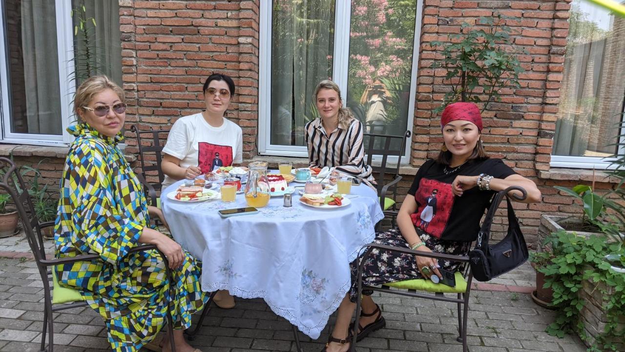 Hotel Kalanga Tbiliszi Kültér fotó