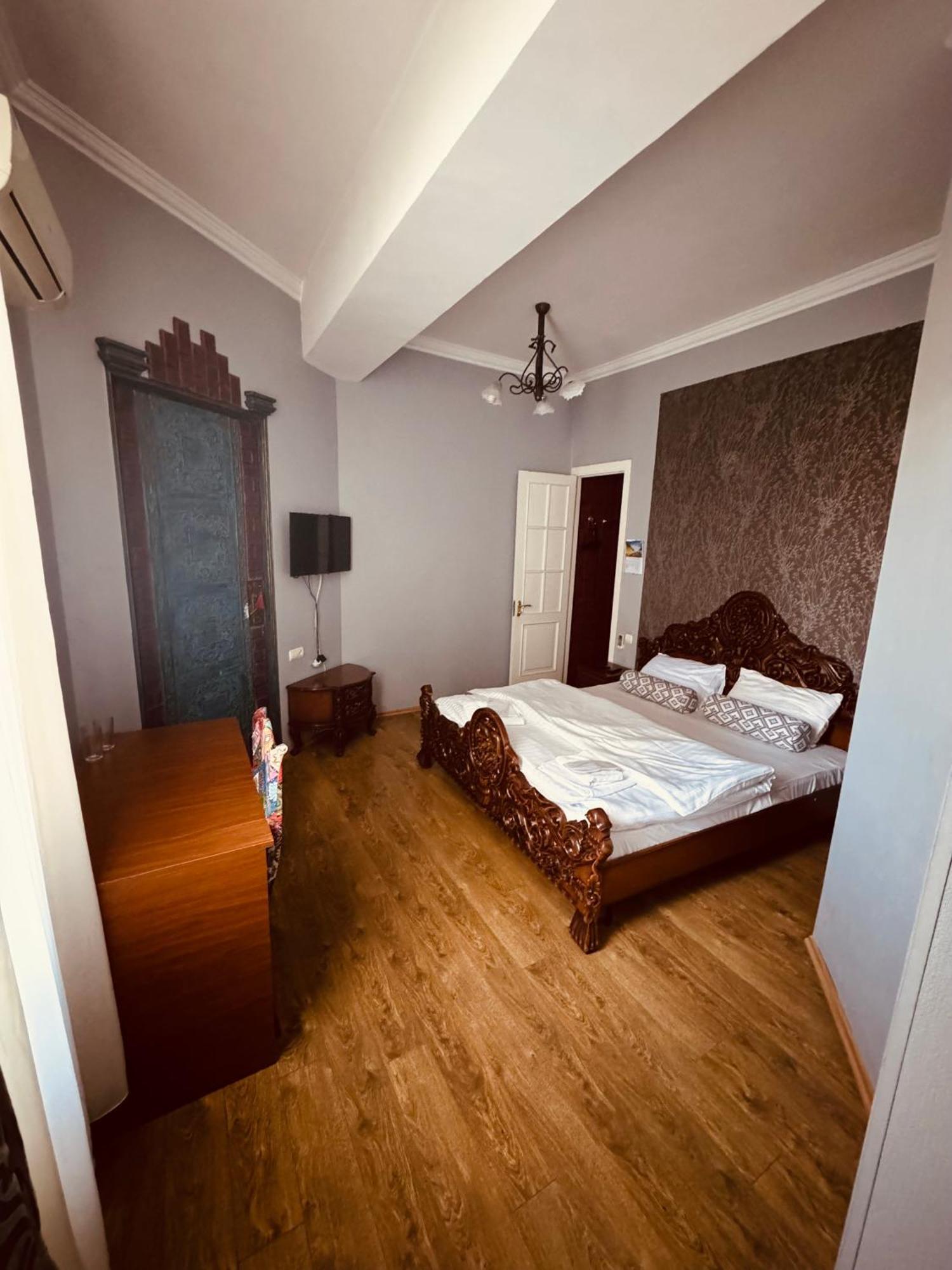 Hotel Kalanga Tbiliszi Kültér fotó